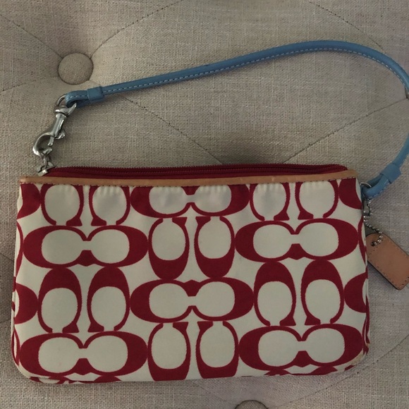 🌹Coach wristlet🌹 - Picture 2 of 3